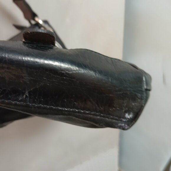 Tano Leather Chic Mailbag - Picture 6 of 9